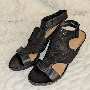 Clarks Pastina Lima Black Leather Ankle Strap Heels – Size 7